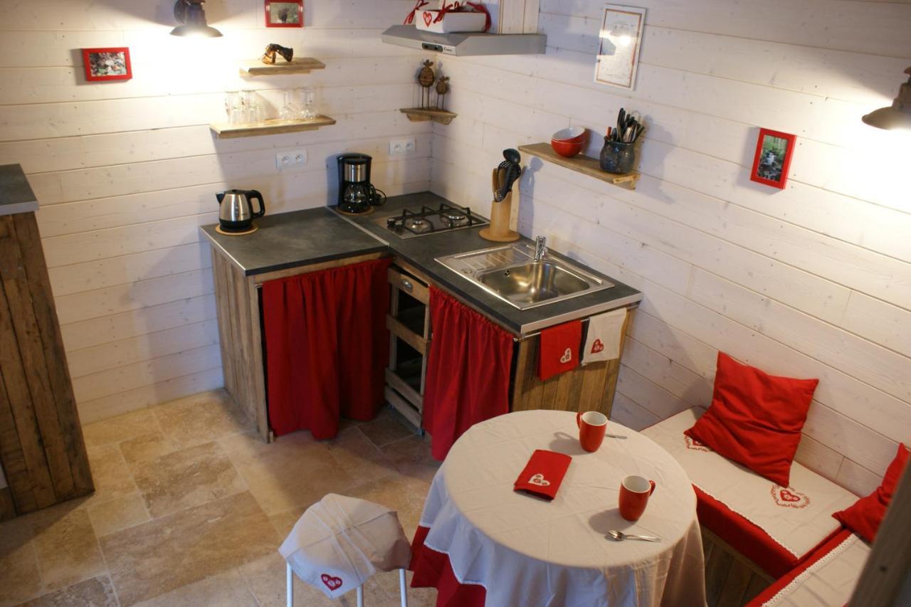 Le p'tit gîte de Chomet La Tour-dʼAuvergne Extérieur photo